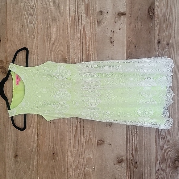 Betsey Johnson Size 2 Lime Green Sleeveless Dress with Lace Overlay - Picture 1 of 6